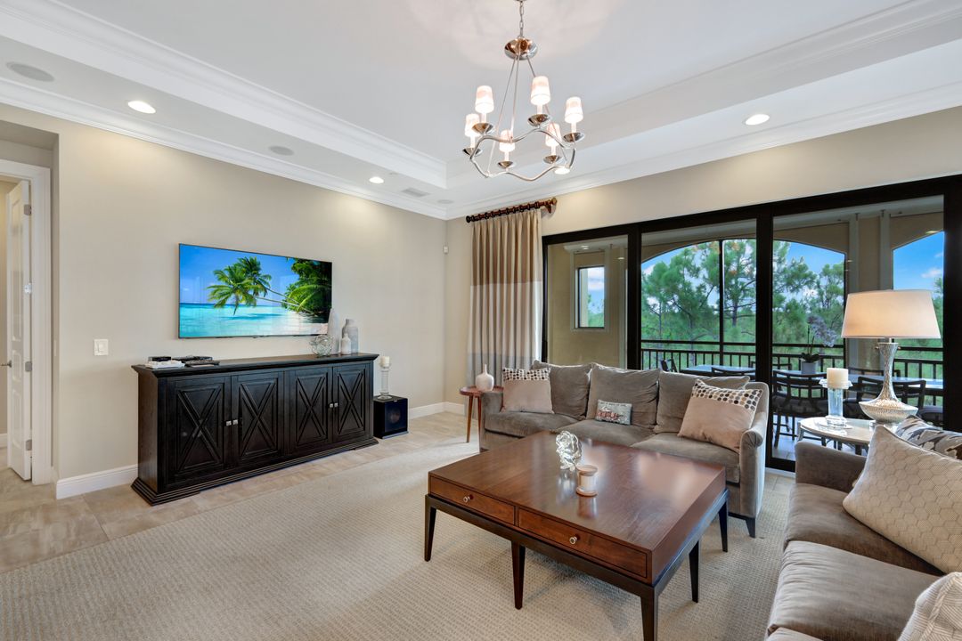 2751 Tiburon Blvd E #302, Naples, FL 34109