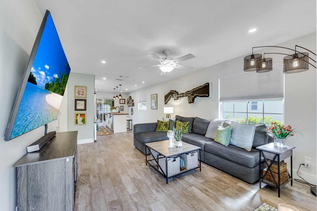 2385 Sunset Ave, Naples, FL 34112