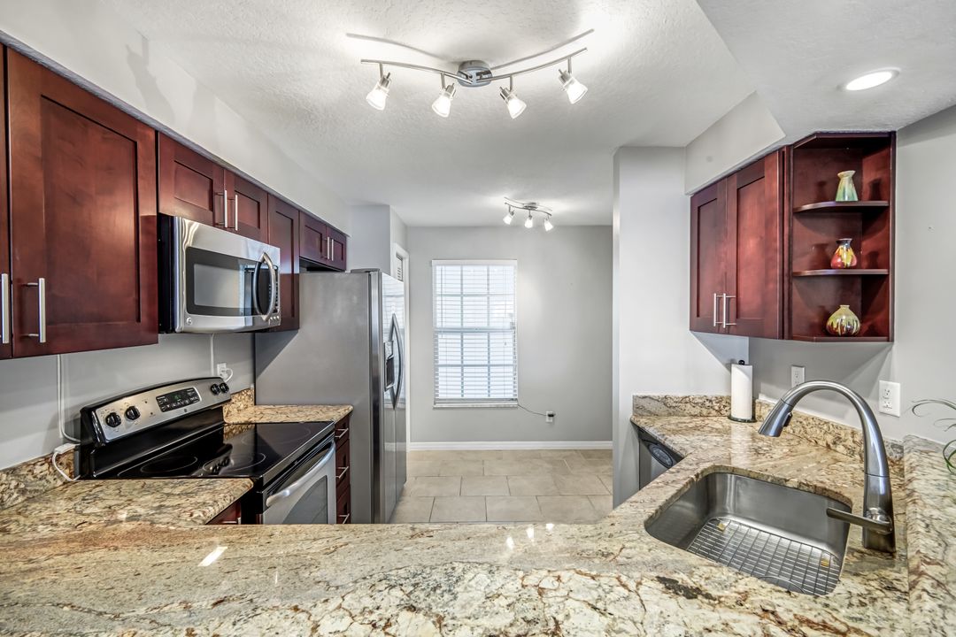 9580 Victoria Ln #208, Naples, FL 34109