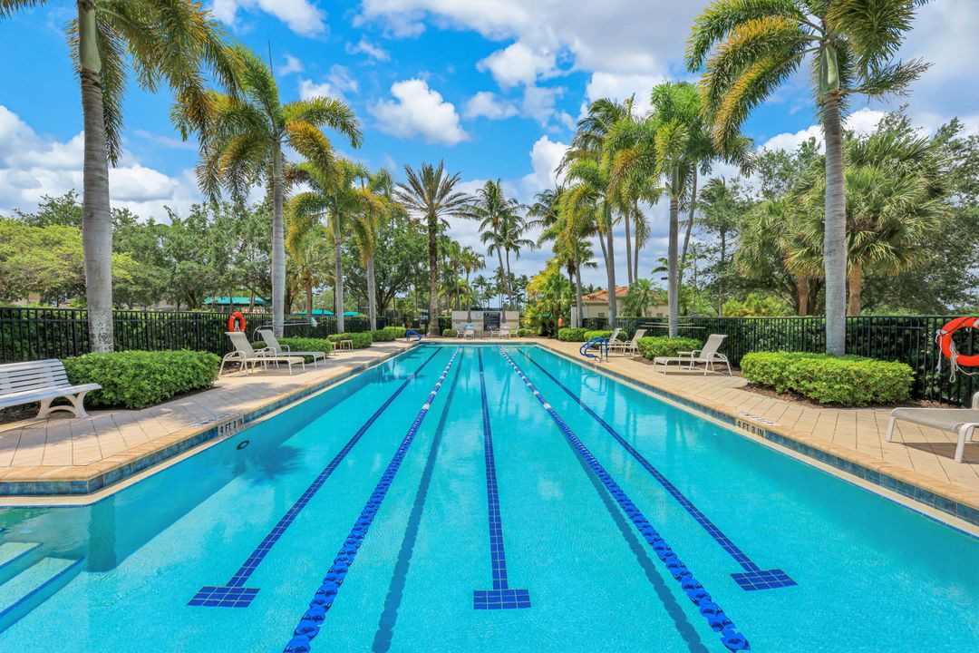 4362 Queen Elizabeth Way, Naples, FL 34119