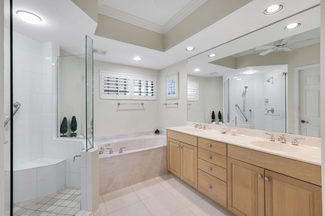 315 Dunes Blvd #707, Naples, FL 34110