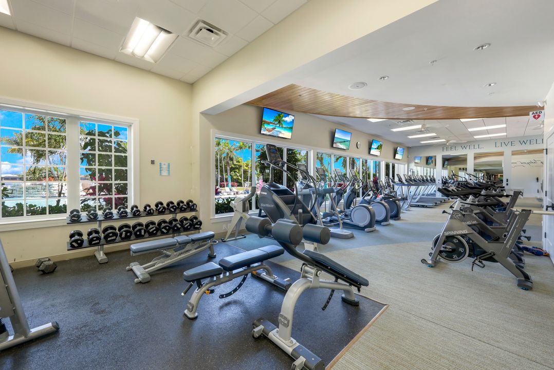 14863 Edgewater Cir, Naples, FL 34114