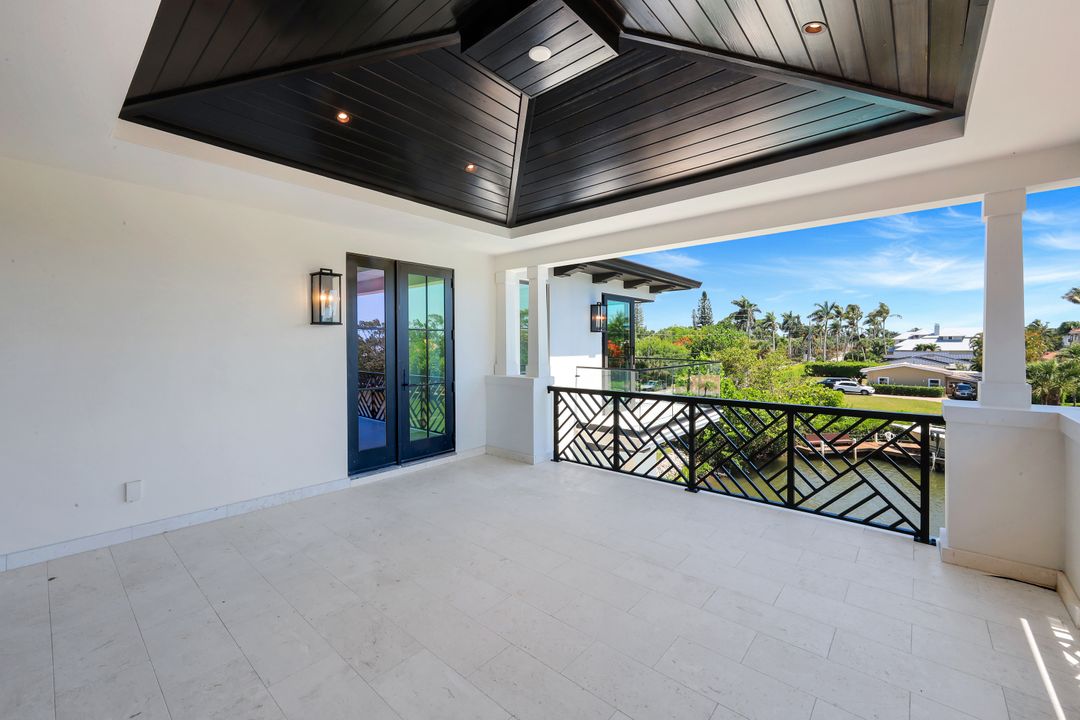 1690 Chesapeake Ave, Naples, FL 34102