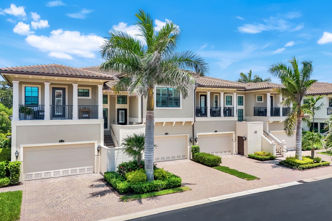 2488 Breakwater Wy #13-201, Naples, FL 34112