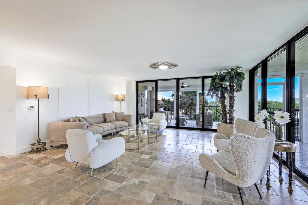 6597 Nicholas Blvd #306, Naples, FL 34108