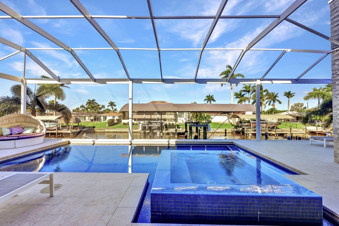 5610 De Soto Ct, Cape Coral, FL 33904