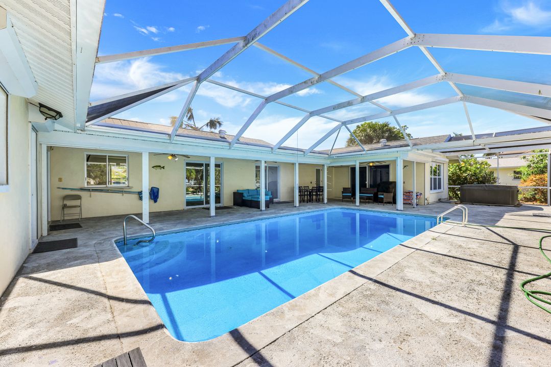 5308 Baypoint Ct, Cape Coral, FL 33904