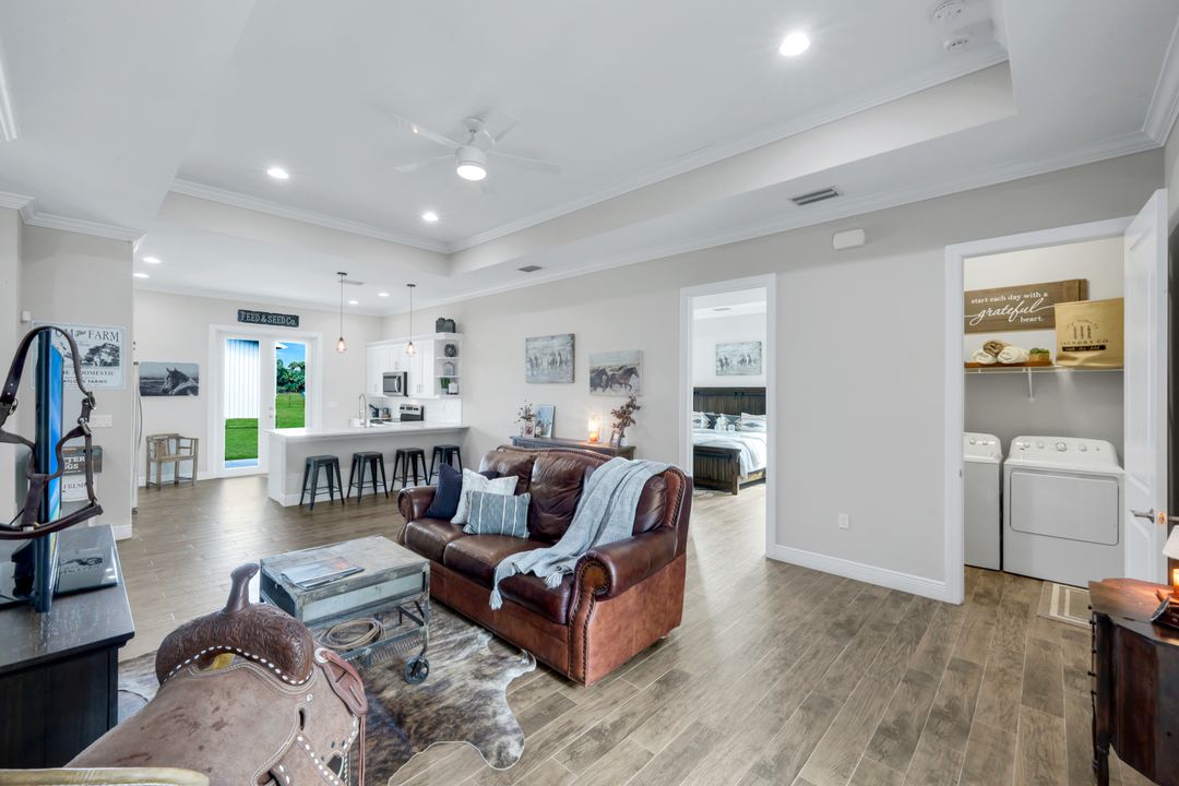 1960 Moulder Dr, Naples, FL 34120