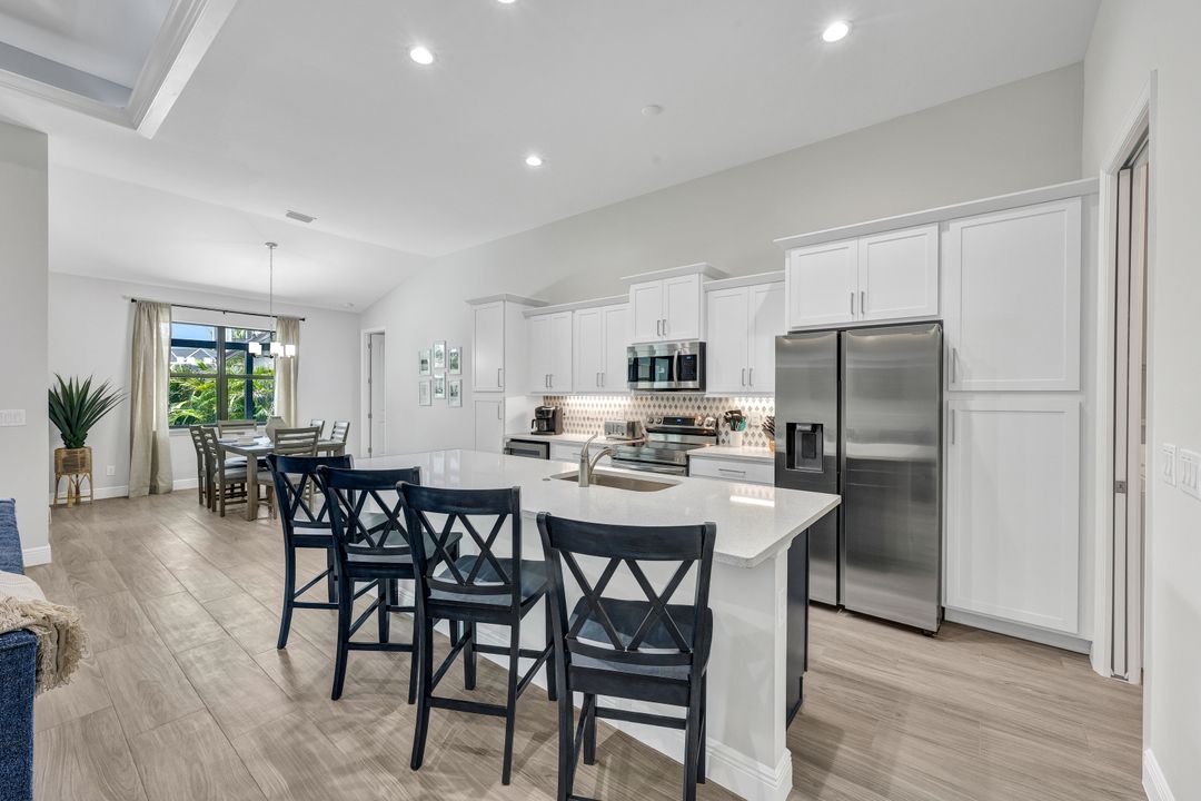 1617 El Dorado Pkwy W, Cape Coral, FL 33914