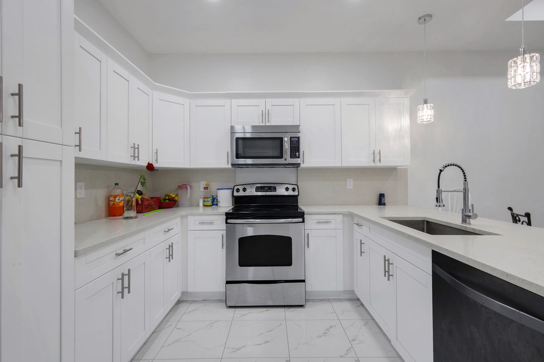 4805-4807 29th St SW, Lehigh Acres, FL 33973