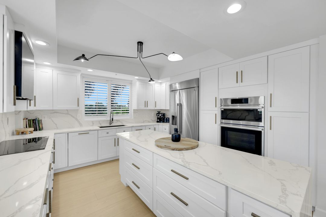 8720 Bay Colony Dr #404, Naples, FL 34108