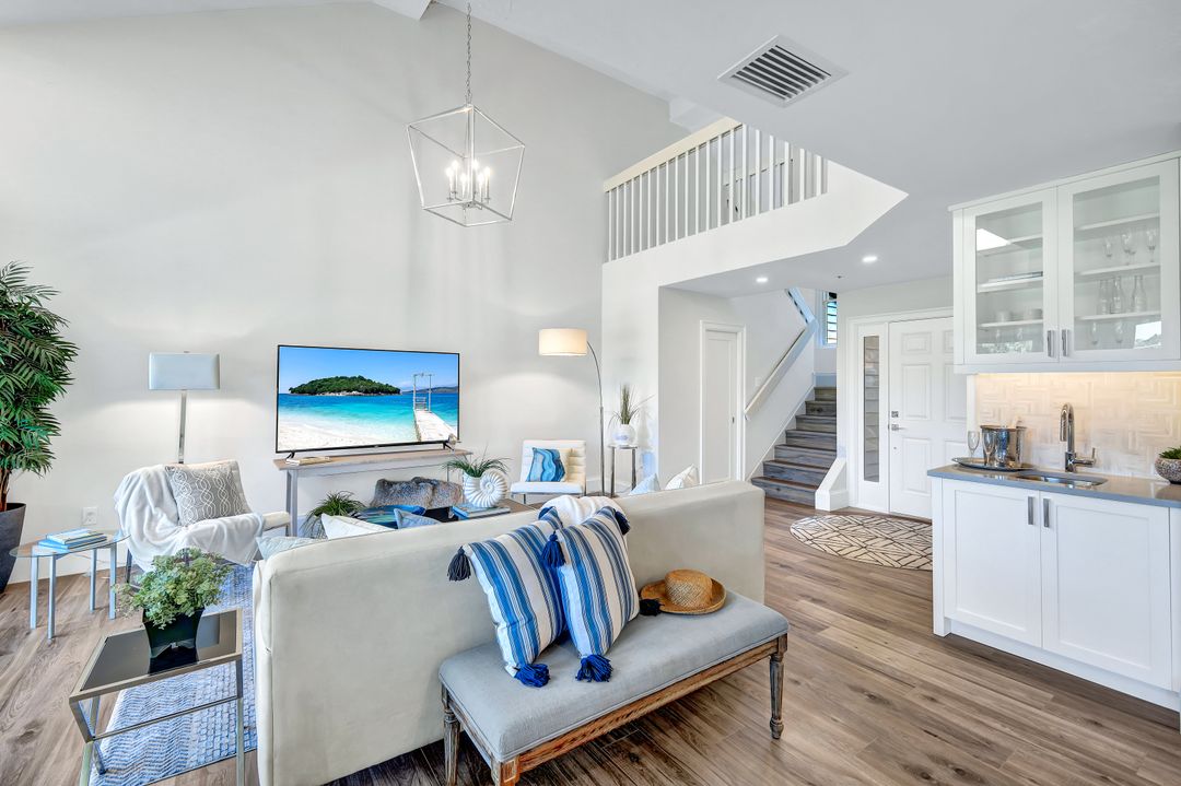 563 Park Shore Dr, Naples, FL 34103