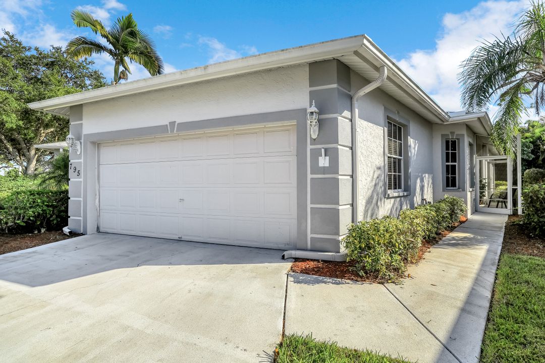 795 Crossfield Cir, Naples, FL 34104
