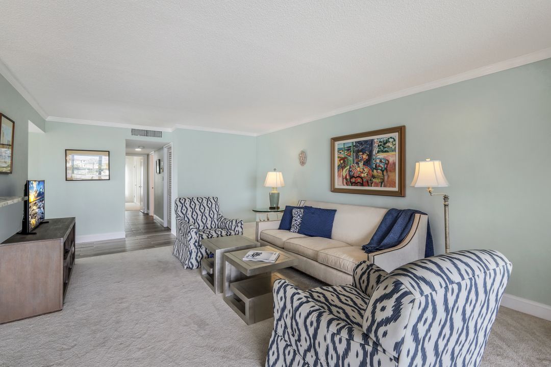 1910 Gulf Shore Blvd N #207, Naples, FL 34102