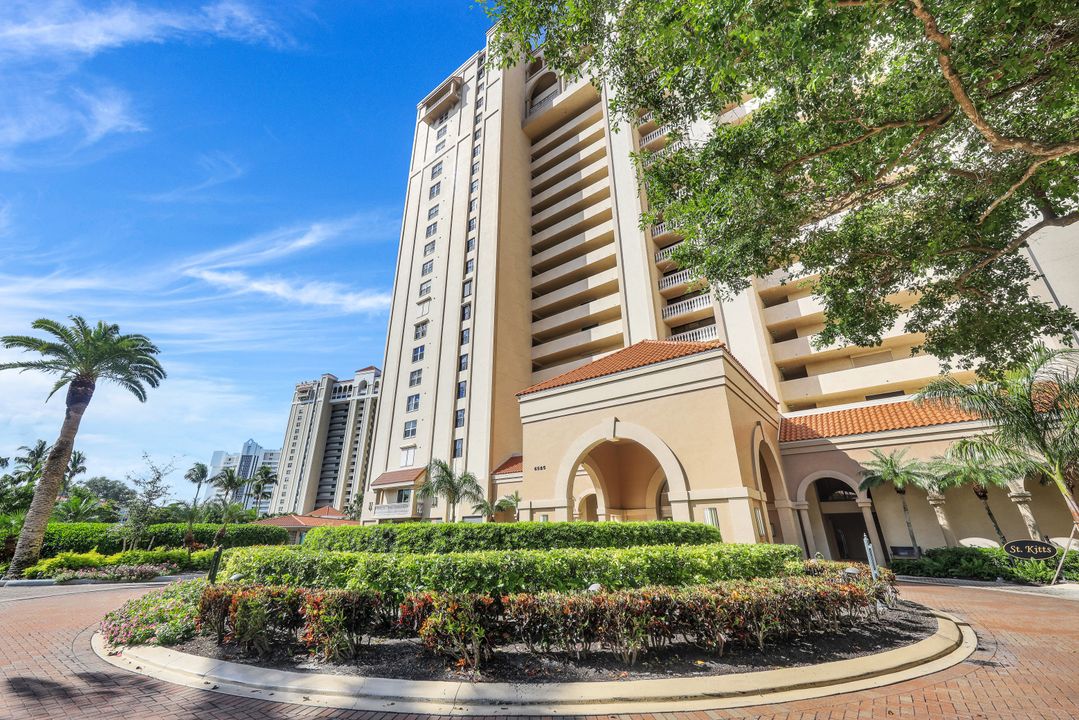 6585 Nicholas Blvd #905, Naples, FL 34108