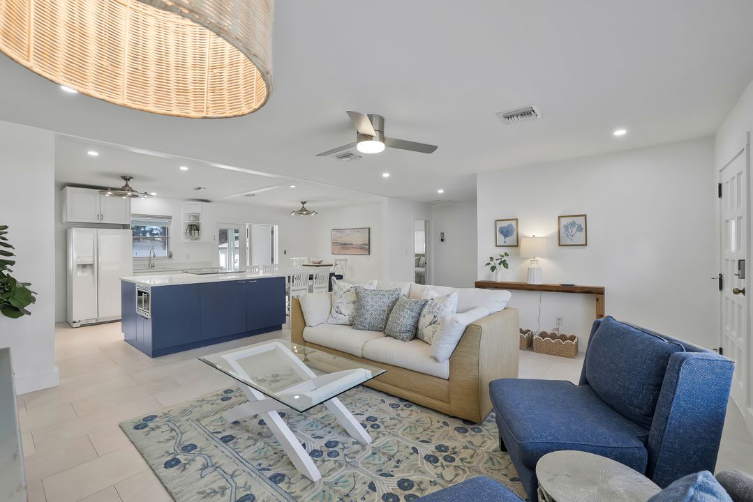 854 101st Ave N, Naples, FL 34108