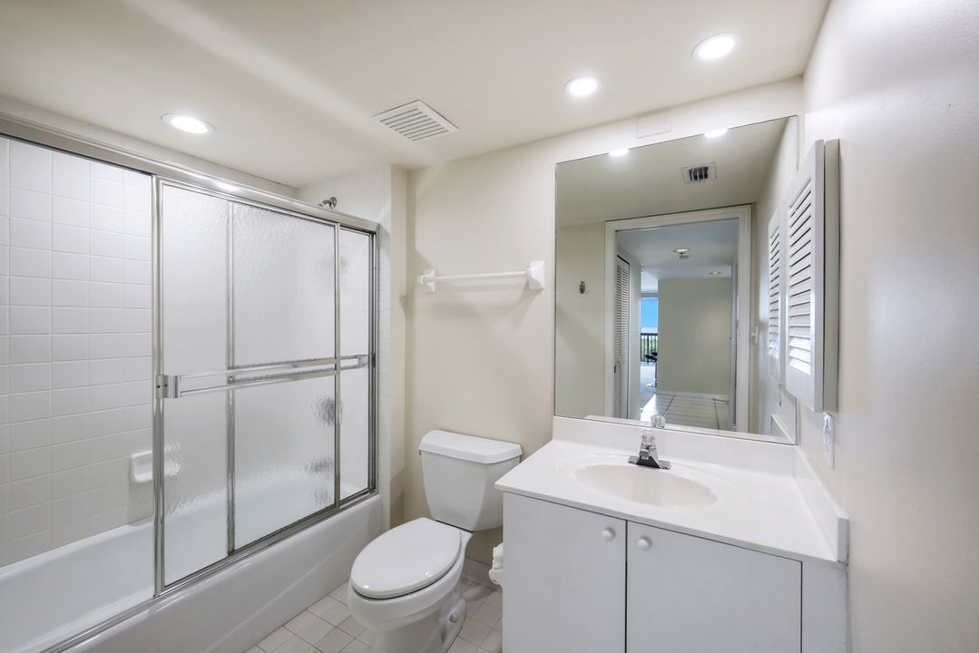 6585 Nicholas Blvd #905, Naples, FL 34108