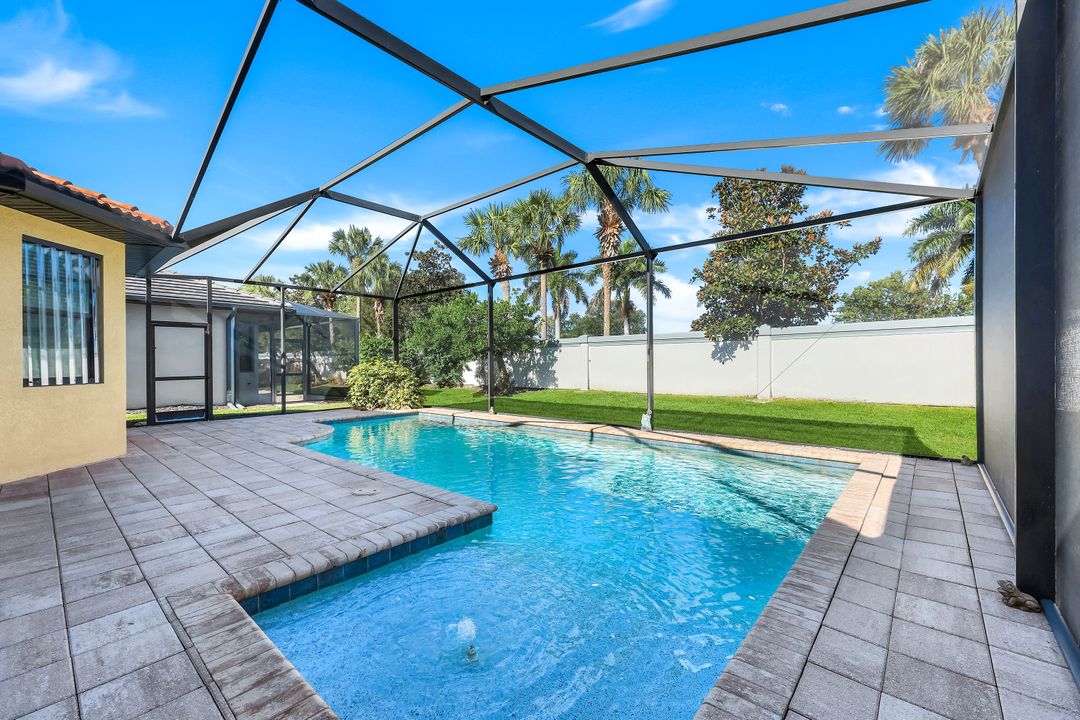 10101 Florence Cir, Naples, FL 34119