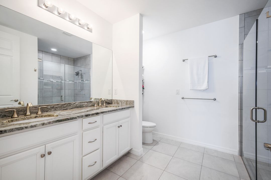 14814 Edgewater Cir, Naples, FL 34114