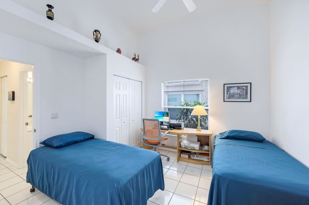 6600 Bishopgate Ln, Naples, FL 34104