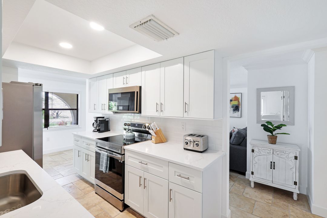 522 94th Ave N, Naples, FL 34108