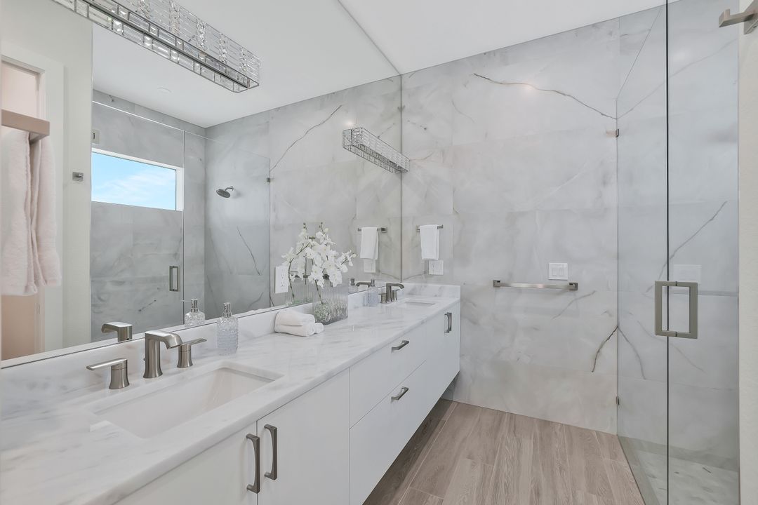 530 94th Ave N, Naples, FL 34108