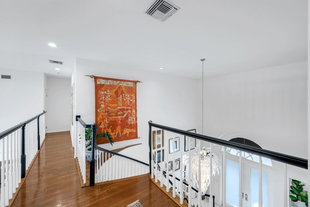 180 Edgemere Way S, Naples, FL 34105