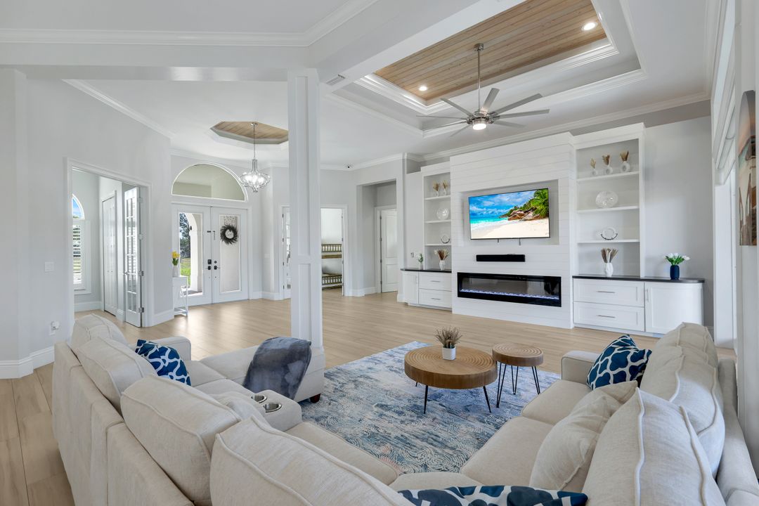 90 22nd Ave NW, Naples, FL 34120
