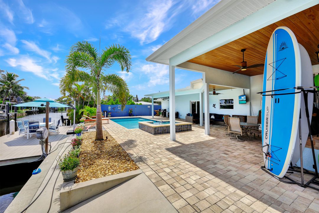 2631 Riverview Dr, Naples, FL 34112