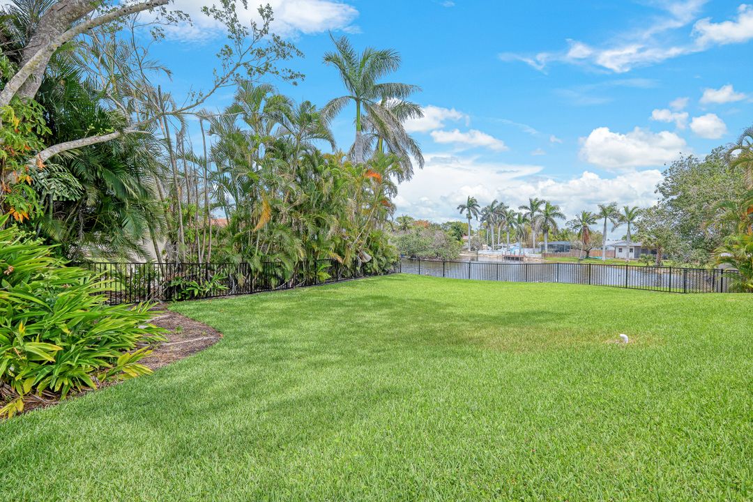 60 Liberty Ln, Naples, FL 34112