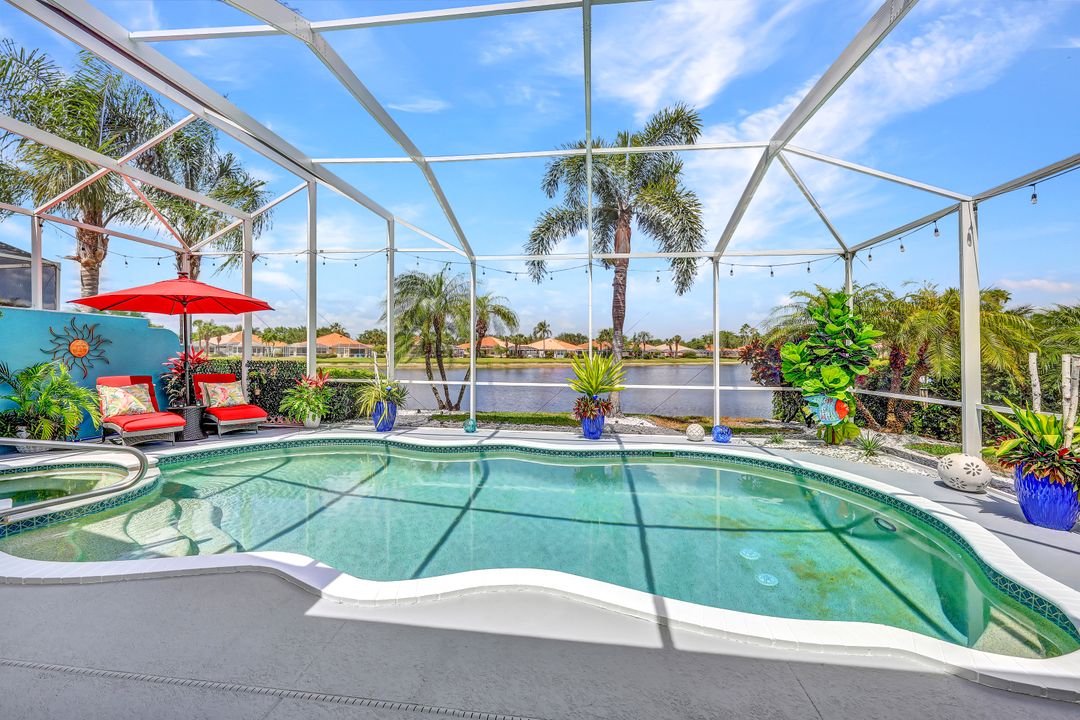 5441 Freeport Ln, Naples, FL 34119