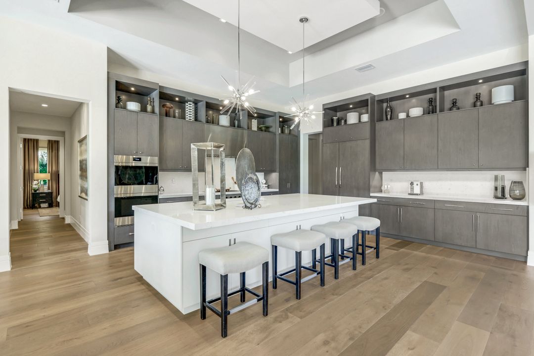 112 Hickory Rd, Naples, FL 34108