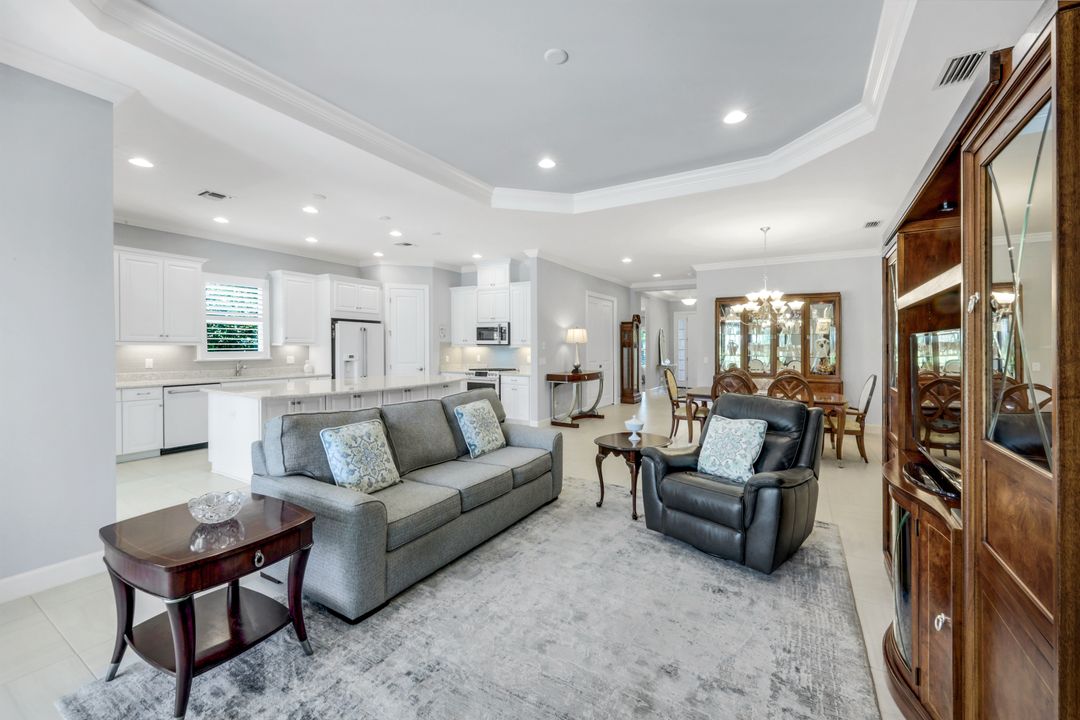 8396 Promoso Ct, Naples, FL 34114