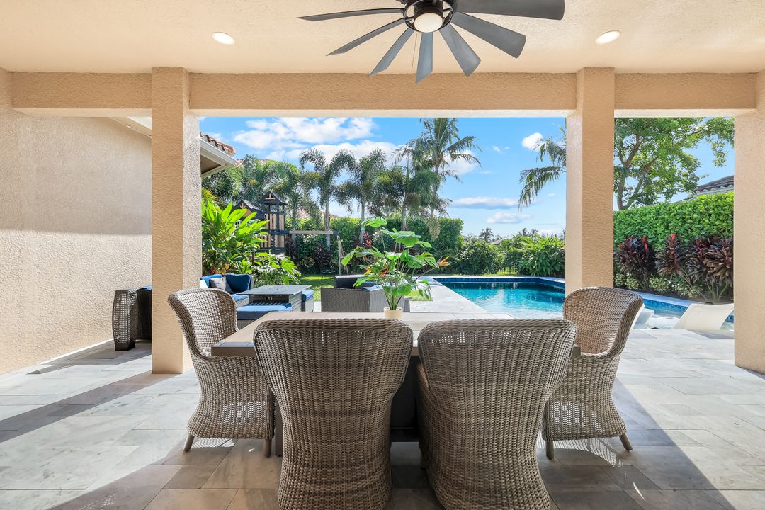 2704 Crystal Way, Naples, FL 34119