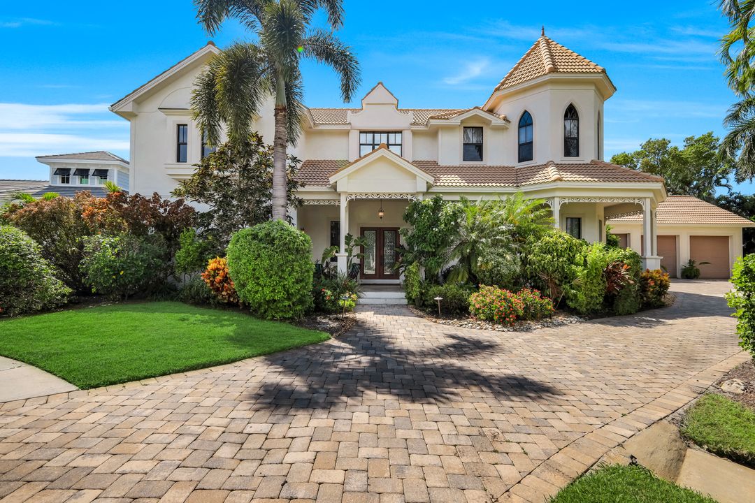 1455 Hemingway Pl, Naples, FL 34103