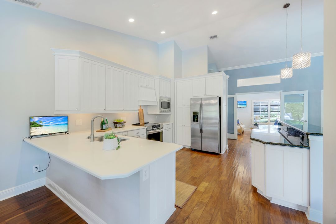 430 Cypress Way E, Naples, FL 34110