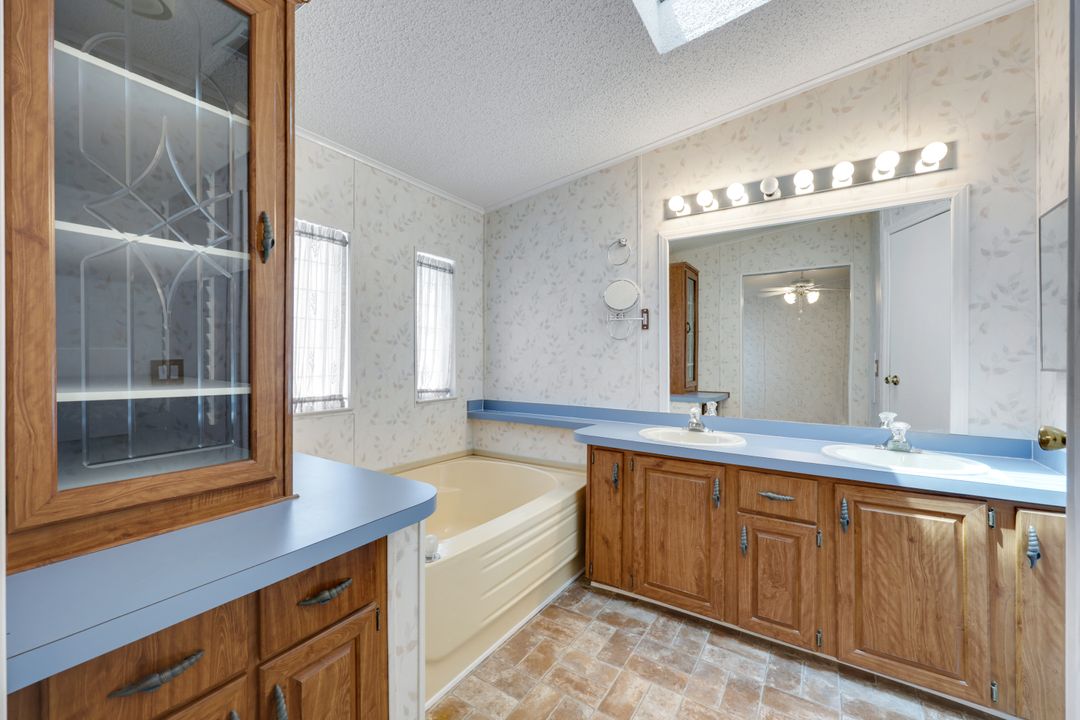 433 Rainbow Dr, North Fort Myers, FL 33903