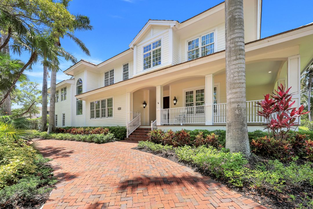 1550 Gordon Dr, Naples, FL 34102
