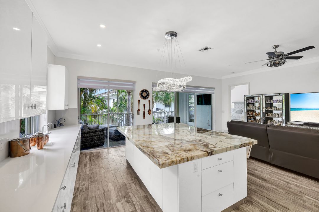 5040 Yacht Harbor Cir #6-201, Naples, FL 34112