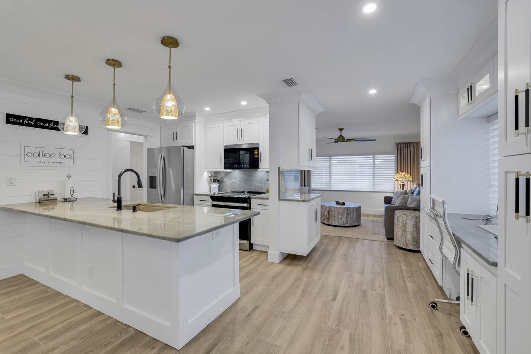 585 100th Ave N, Naples, FL 34108