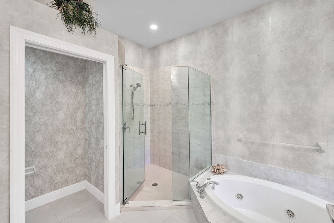 1769 Ivy Pointe Ct, Naples, FL 34109