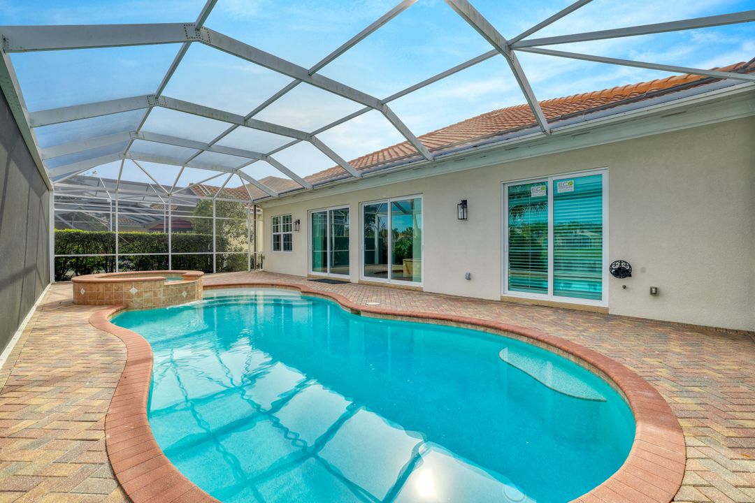 2885 Hatteras Way, Naples, FL 34119