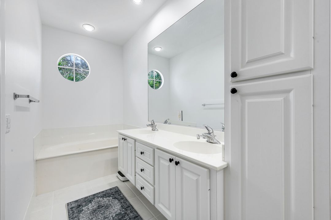 6214 Towncenter Cir, Naples, FL 34119