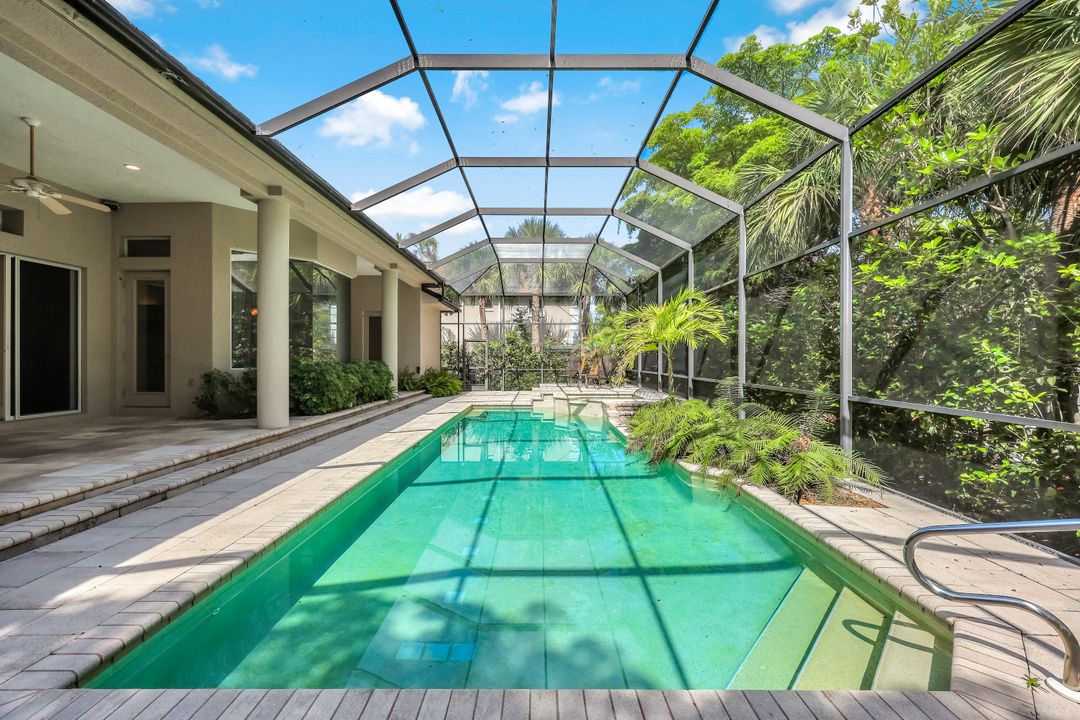 258 9th Ave S, Naples, FL 34102