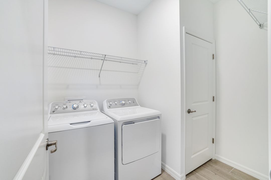 2253 Avocado Ln, Naples, FL 34120