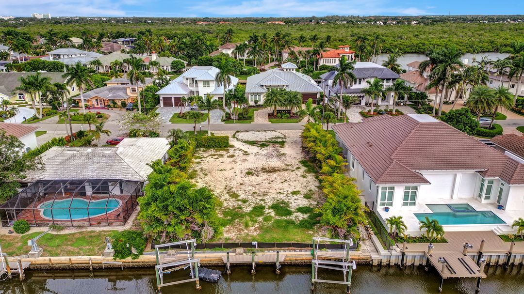 2180 Snook Dr, Naples, FL 34102