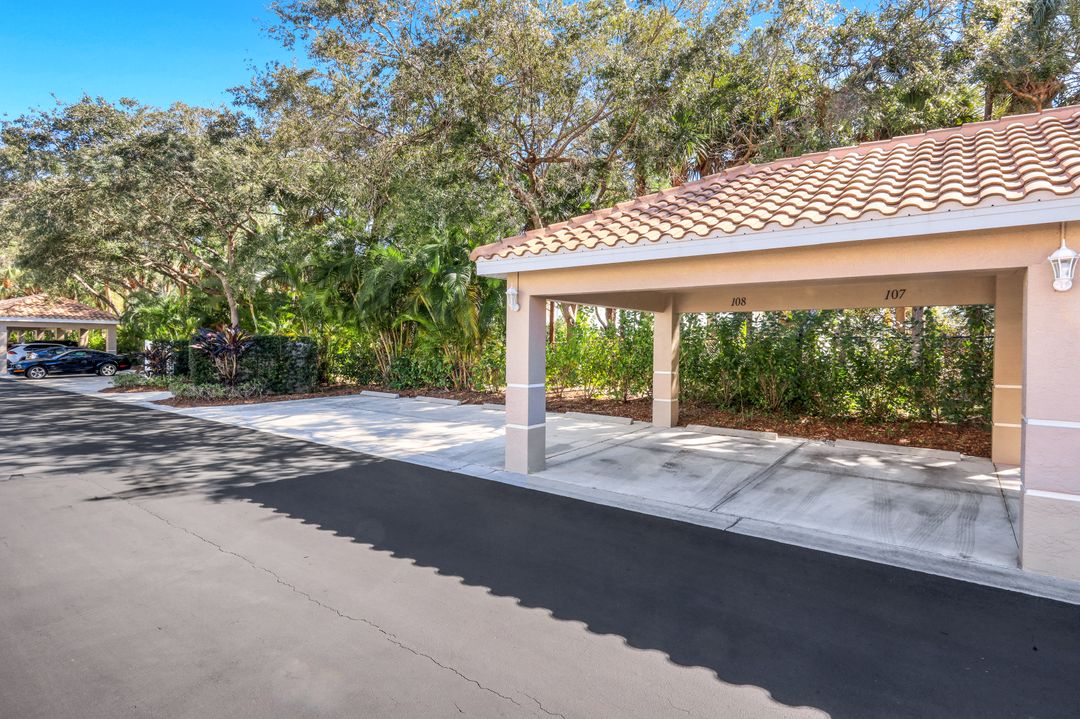 8239 Parkstone Pl #107, Naples, FL 34120