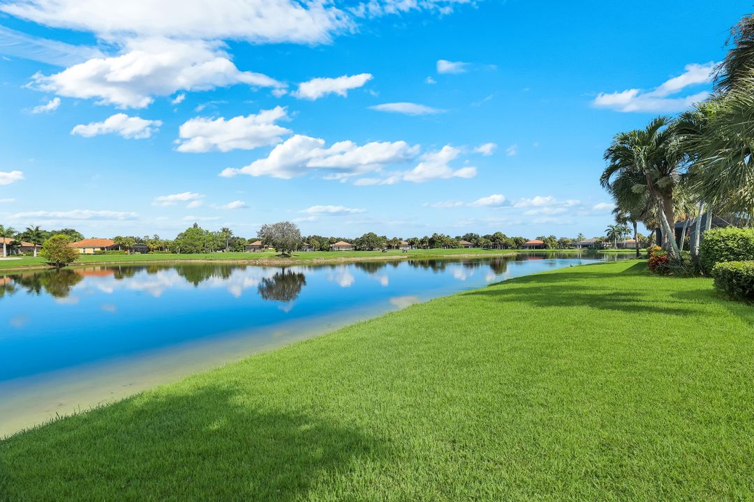 8737 Mustang Island Cir, Naples, FL 34113