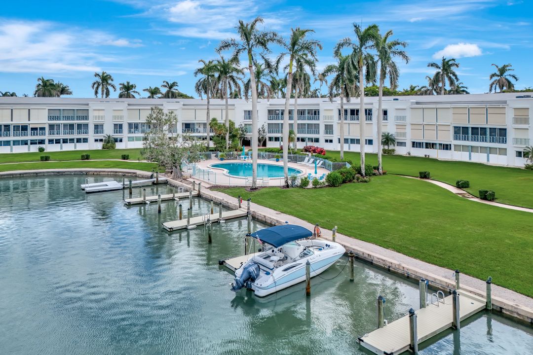 383 Harbour Dr #304, Naples, FL 34103