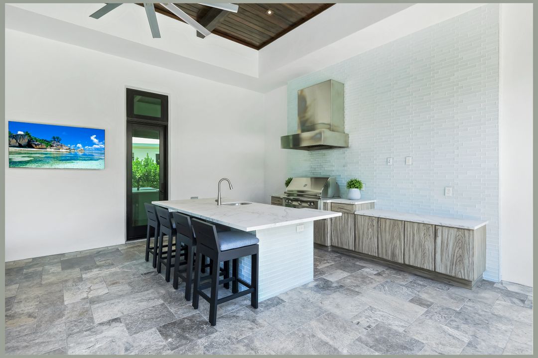 541 Whispering Pine Ct, Naples, FL 34103